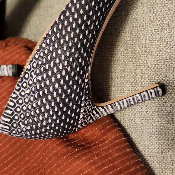 • Kurt Geiger • - Picture 5 of 9